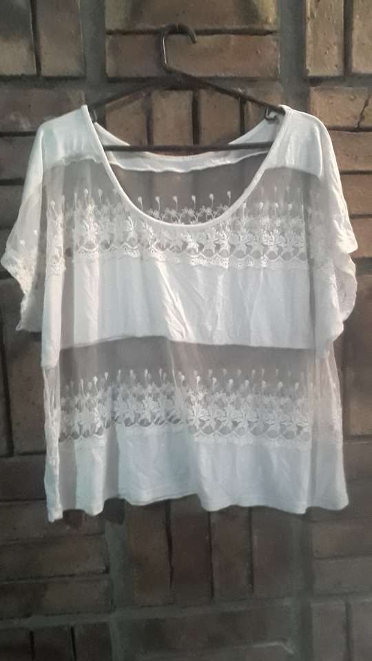 REGALO blusa de vestir con transparencia talle 3