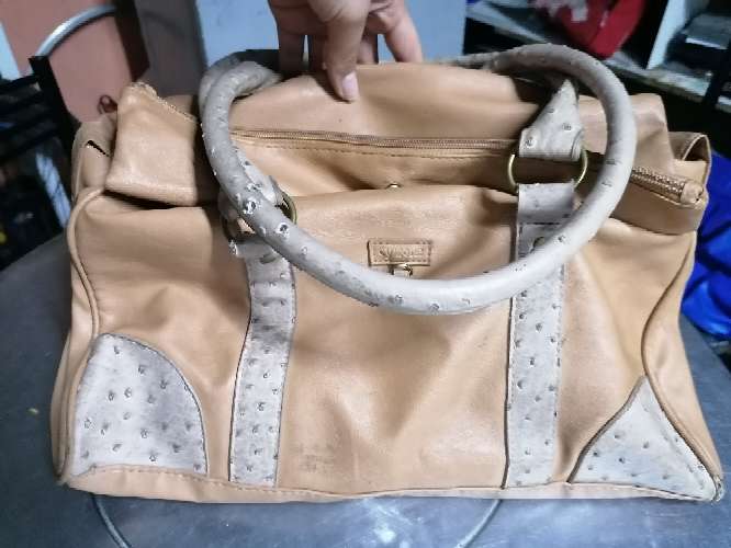 REGALO Bolso amplio color Beige