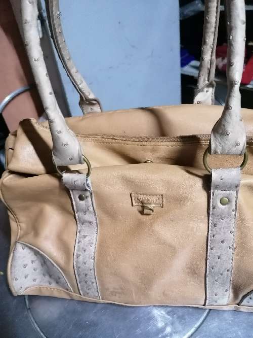 REGALO Bolso amplio color Beige 2