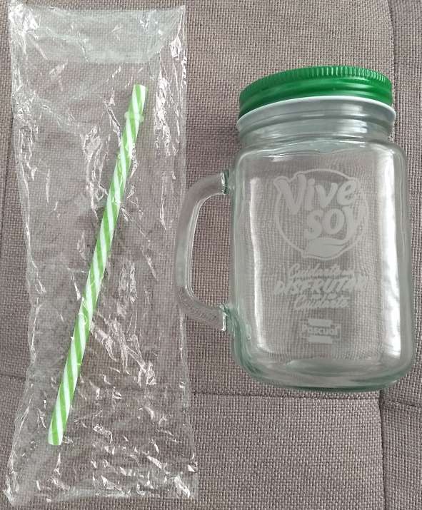 REGALO Jarra de cristal con tapa y pajita REGALO Jarra de cristal con tapa y pajita