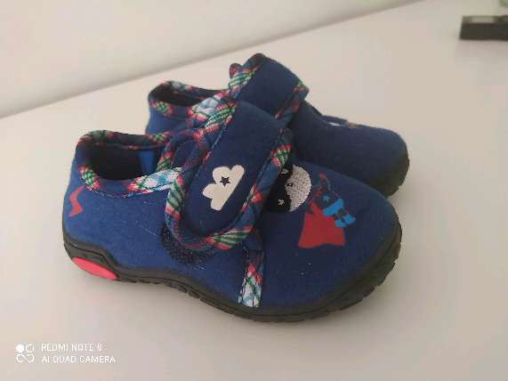 REGALO Zapatillas beb t22