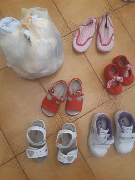 REGALO Zapatitos y Calcetines de Beb 