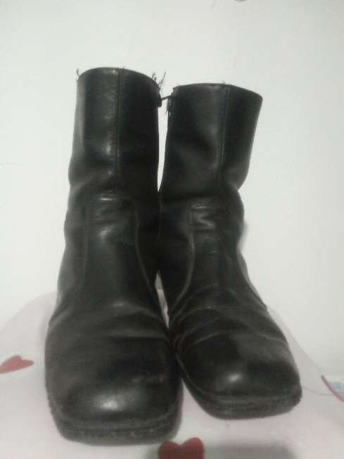 REGALO botines negros 1