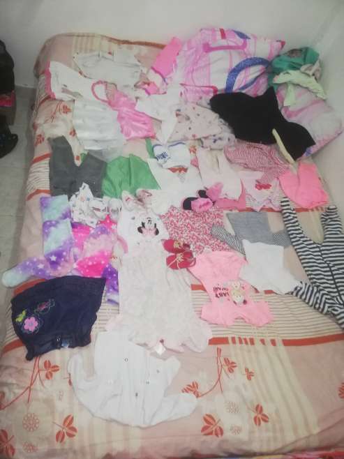 REGALO Lote cito de ropa de nia de 0-6 meses 
