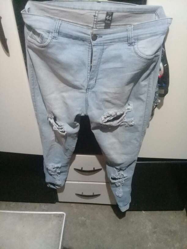 REGALO pantalon talle 44