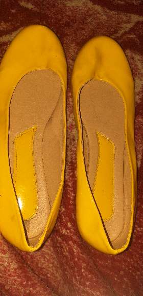 REGALO zapatos amarillos 1