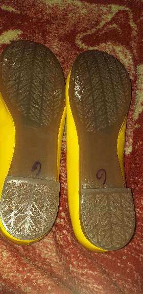 REGALO zapatos amarillos 2