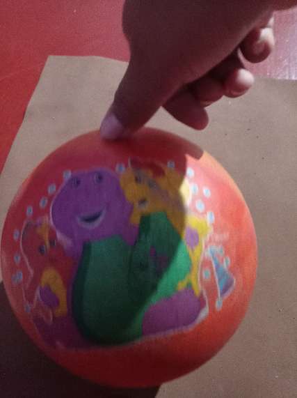 REGALO pelota de barnie
