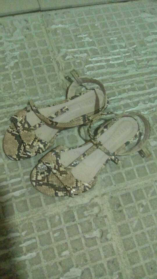 REGALO sandalias talla 39