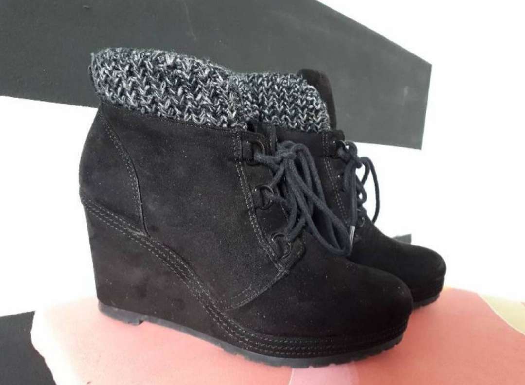 REGALO Botines negros REGALO Botines negros