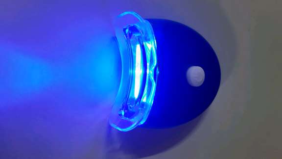 REGALO luz LED para blanquear los dientes. 1