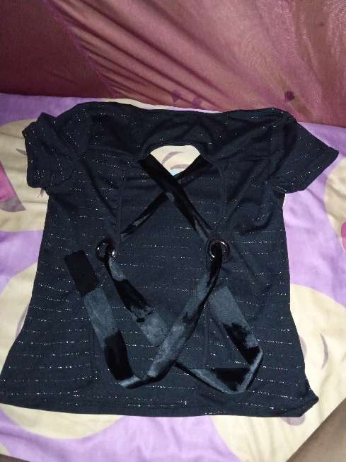 REGALO Blusa liviana con escote de espalda. 2