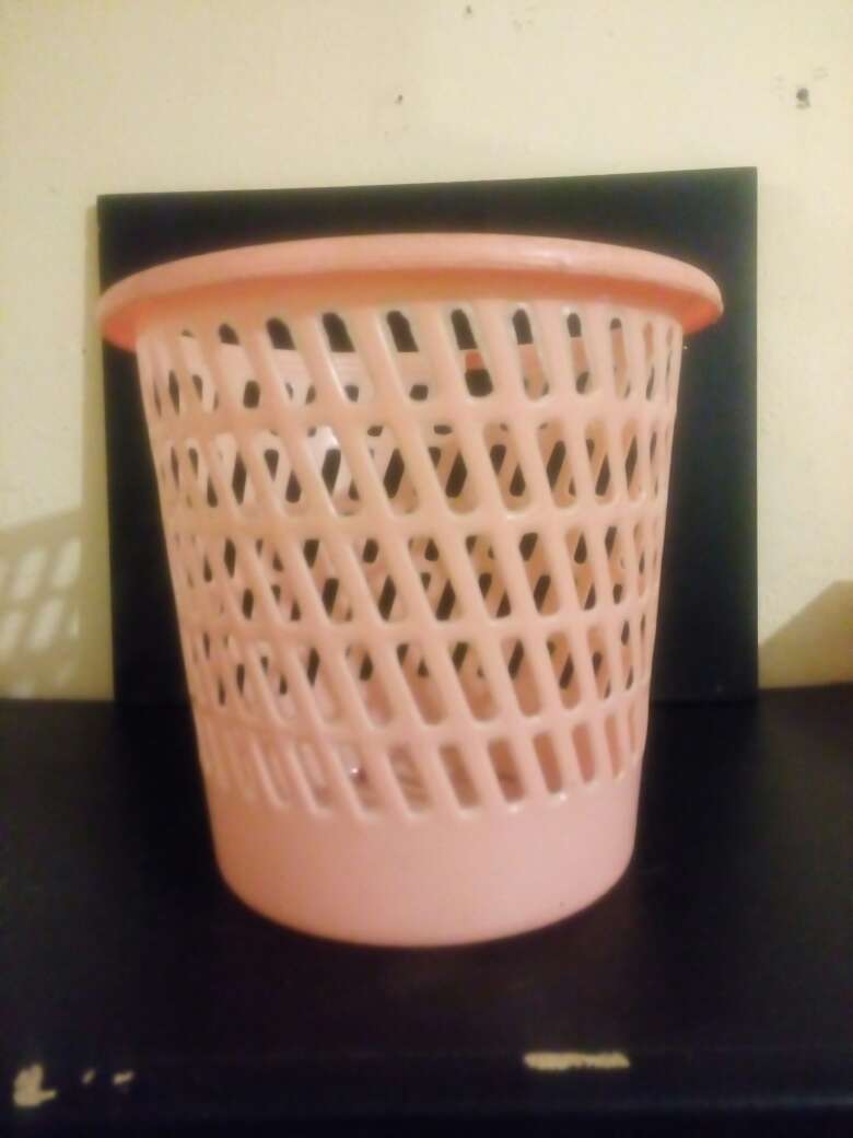 REGALO Mezcladora, tubo de cobre y cesto de basura. 2