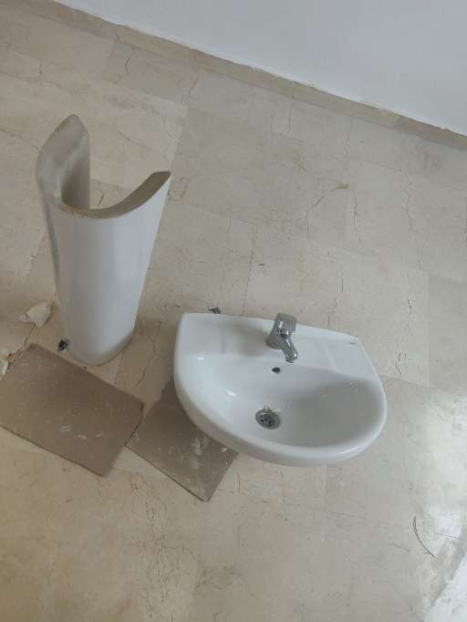 REGALO Lavabo y grifería REGALO Lavabo y grifería