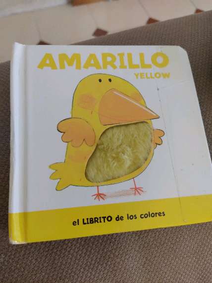 REGALO libro infantil color amarillo