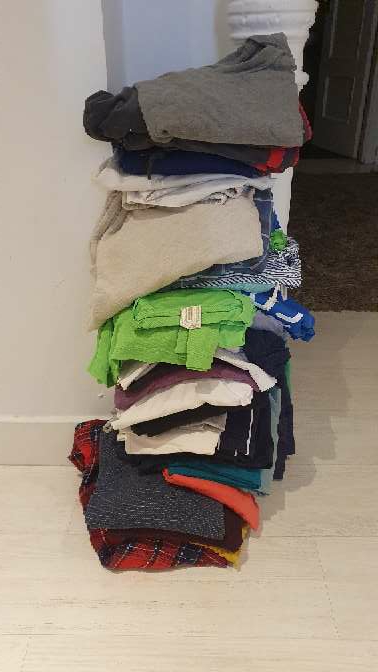 REGALO Lote de camisetas, zapatillas, pantalones, baadores y polos. 1