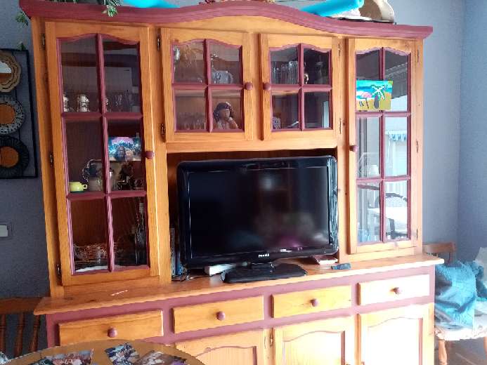 REGALO mueble de madera de pino y 4 sillas 