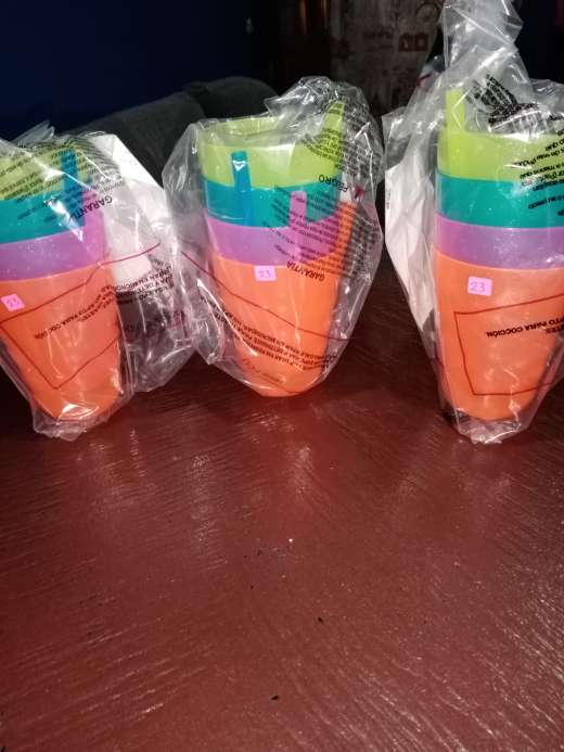 REGALO entrego en mi domicilio , vasos de popote