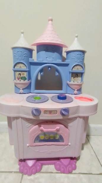 REGALO cocina de castillo de juguete