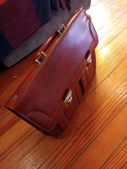 REGALO Balija o maletín de cuerina reforzada REGALO Balija o maletín de cuerina reforzada