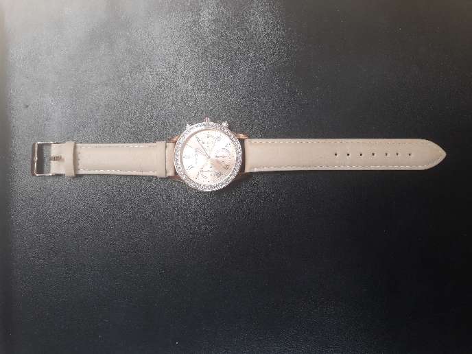 REGALO reloj marca Avon nuevo en caja para dama  2
