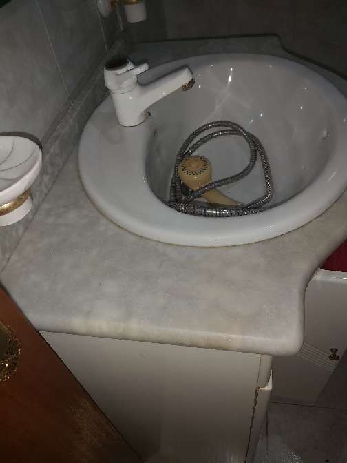 REGALO mampara, lavabo con armario y espejo REGALO mampara, lavabo con armario y espejo