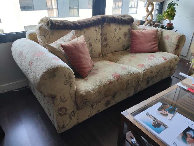 REGALO sofa de tres plazas