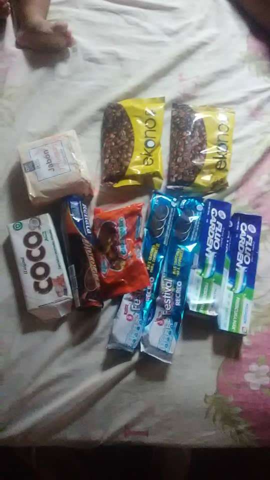 REGALO Jabn, Galletas, Caf, Crema Dental 