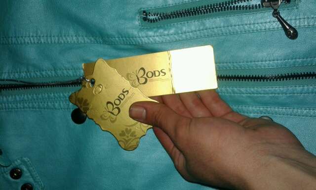 REGALO Campera de cuero nueva. Talle M pero es mas chica.  3