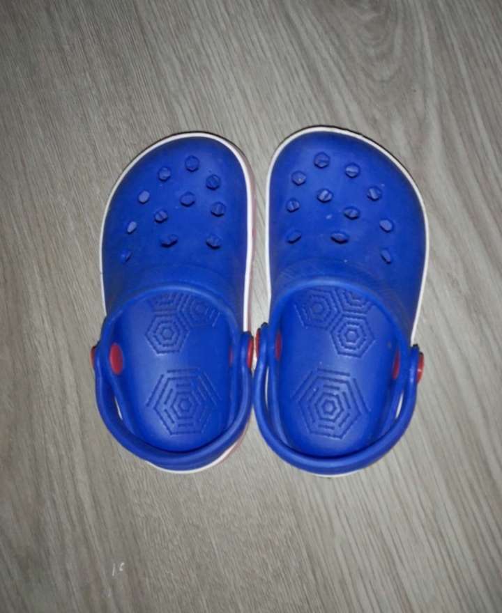 REGALO crocs ni@