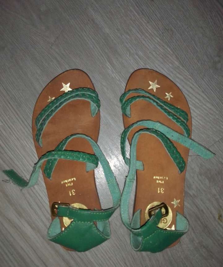 REGALO sandalias 31