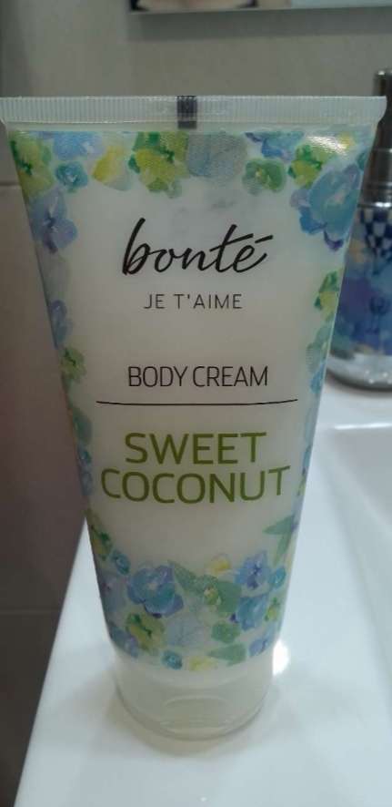 REGALO crema hidratante con aroma a coco REGALO crema hidratante con aroma a coco