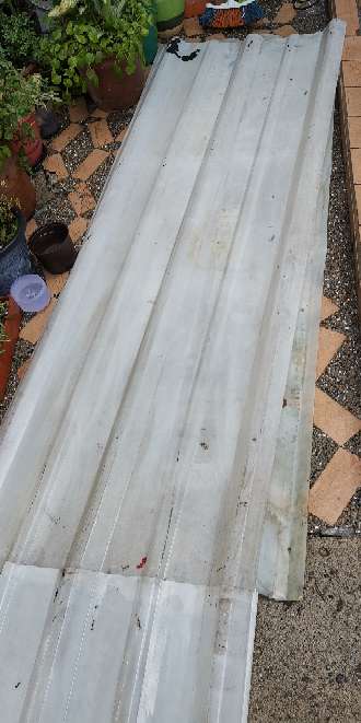 REGALO Se regalan las 2 tejas grandes  3