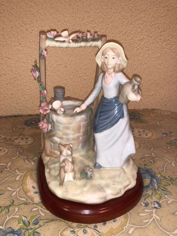 REGALO figura porcelana