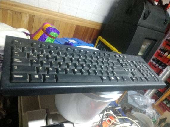 REGALO Un teclado usado pero funciona