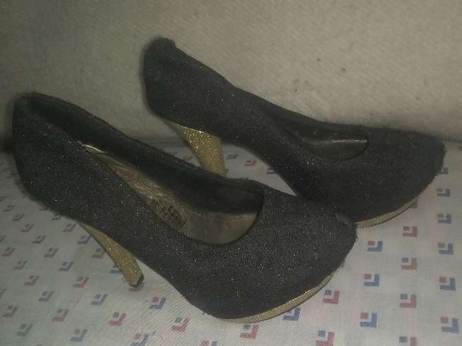 REGALO Tacones talla 35 (7/10)