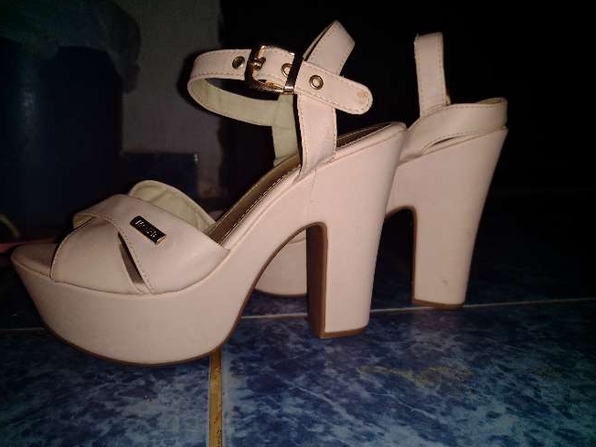 REGALO tacones color piel  2