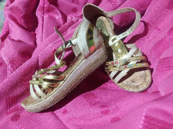 REGALO sandalias nia