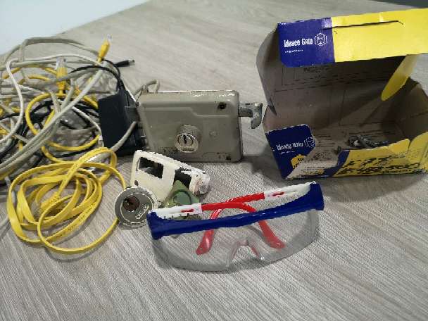 REGALO Cerradura, cables, gafa REGALO Cerradura, cables, gafa