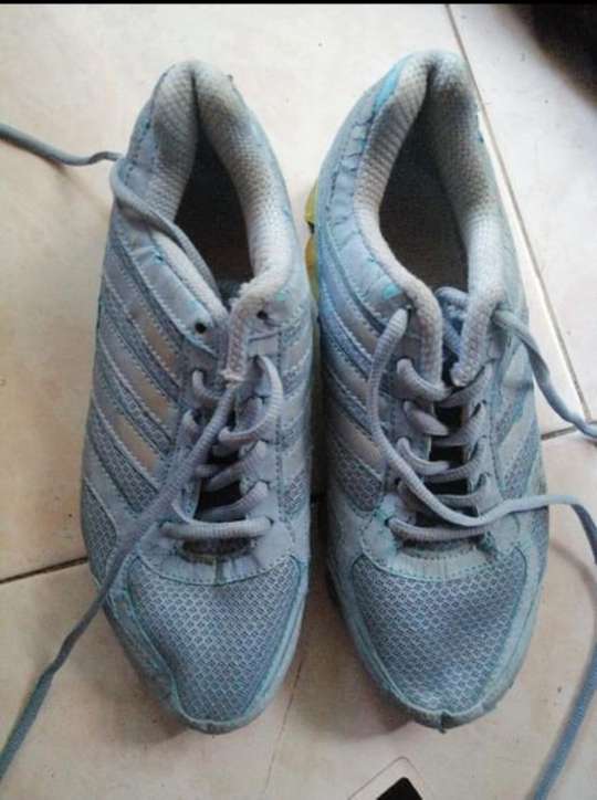 REGALO Dono zapatillas talla 35