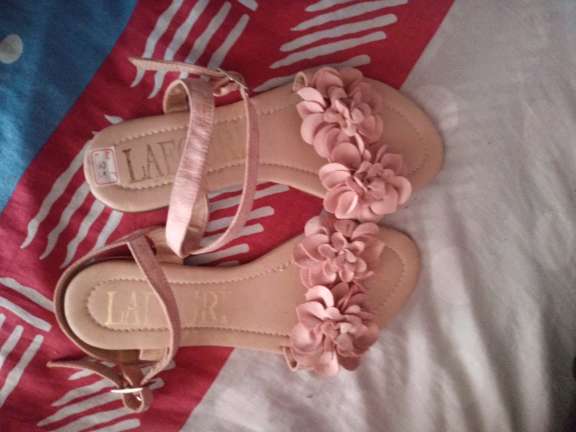 REGALO Sandalias de niña REGALO Sandalias de niña