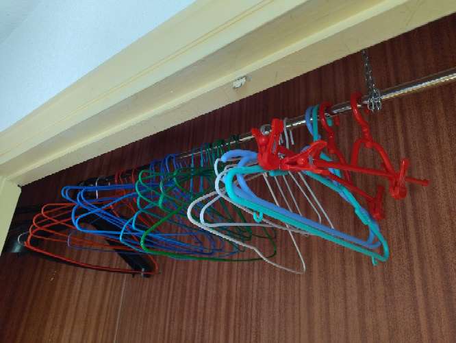 REGALO Perchas de plástico REGALO Perchas de plástico