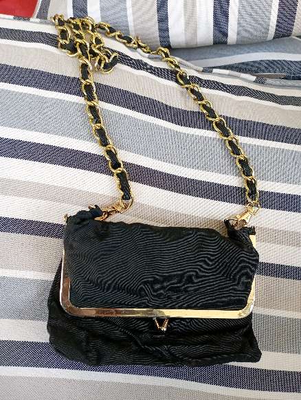 REGALO bolso de mano con cadena 2