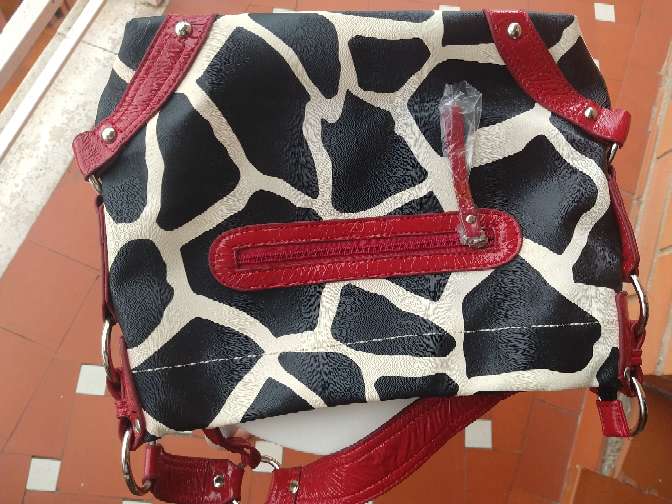 REGALO cartera de mujer y plancha para hacer ondas en el pelo. REGALO cartera de mujer y plancha para hacer ondas en el pelo.
