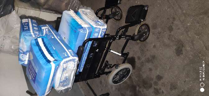 REGALO Silla de ruedas y pañales REGALO Silla de ruedas y pañales