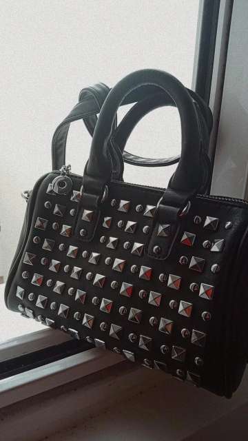 REGALO Bolso negro con piedras