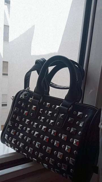 REGALO Bolso negro con piedras 2