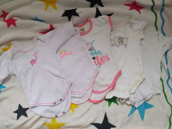 REGALO 5 Mamelucos (bodys) de niña 0 a 3 meses REGALO 5 Mamelucos (bodys) de niña 0 a 3 meses