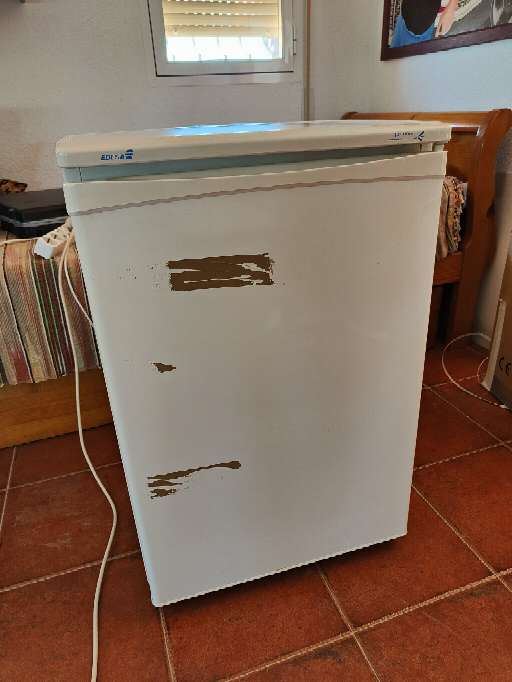 REGALO Mini frigorífico bajo encimera REGALO Mini frigorífico bajo encimera