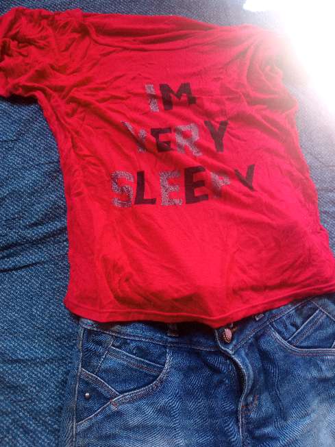 REGALO Chort de jeans y blusa roja  1